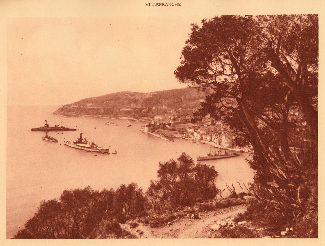 Utsikt över staden och Roadstead, Villefranche, 1930. av Unbekannt