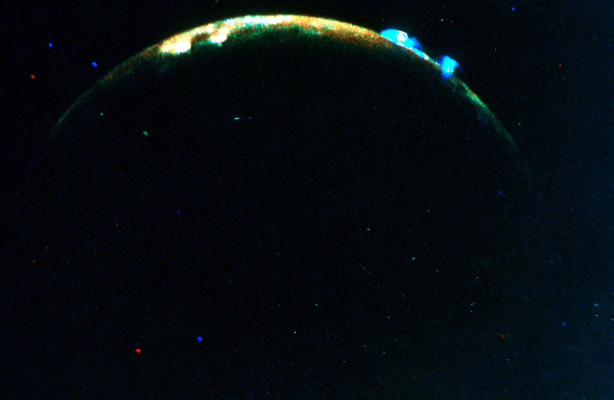Vulkanutbrott på Jupiters måne, se, 1979 av Unbekannt