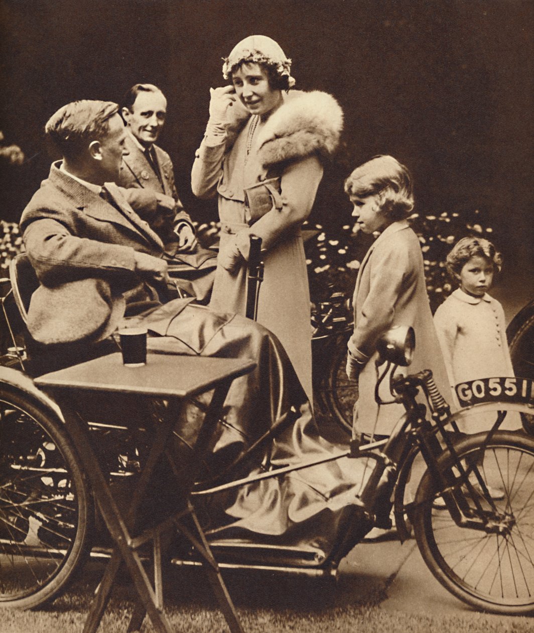 Med funktionshindrade före detta tjänstemän, c1936, 1937 av Unbekannt
