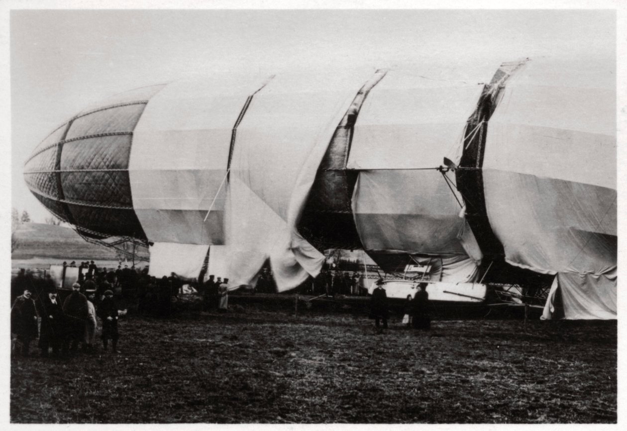 Zeppelin LZ2 efter dess förstörelse, 1906 1933 av Unbekannt