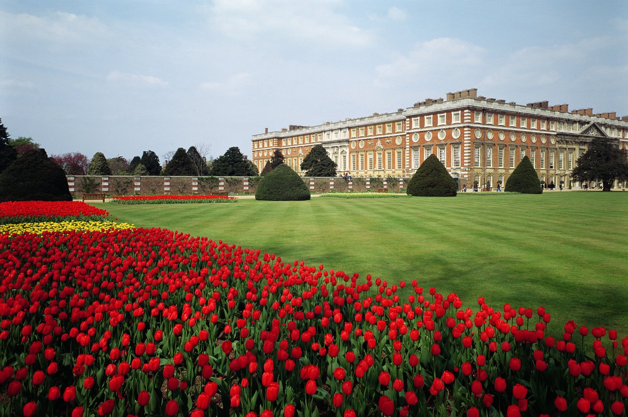 Hampton Court Palace på våren av Unbekannt Unbekannt