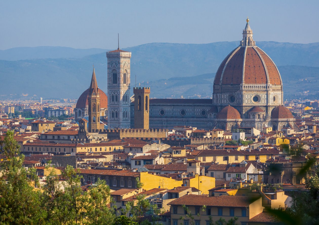 Florens, Toscana, Italien. Utsikt över staden till Duomo - katedralen Santa Maria del Fiore - och Campanile från Piazzale Michelangelo. av Unbekannt Unbekannt