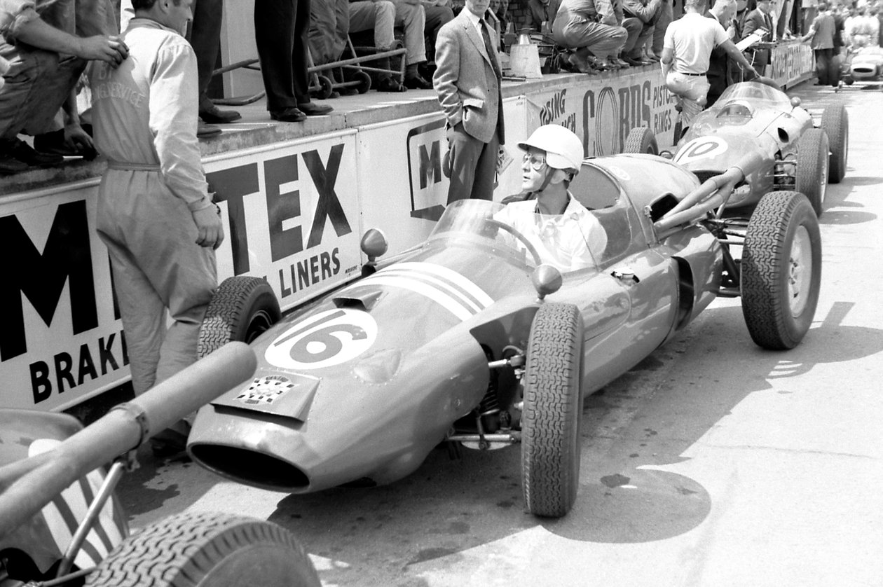 Masten Gregory i centro sud cooper at the pits, 1960 av Unbekannt Unbekannt