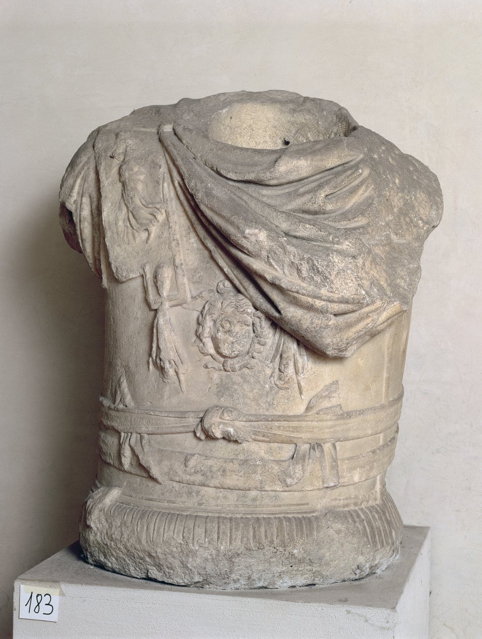 Cuirass, romersk (marmor) av Unbekannt