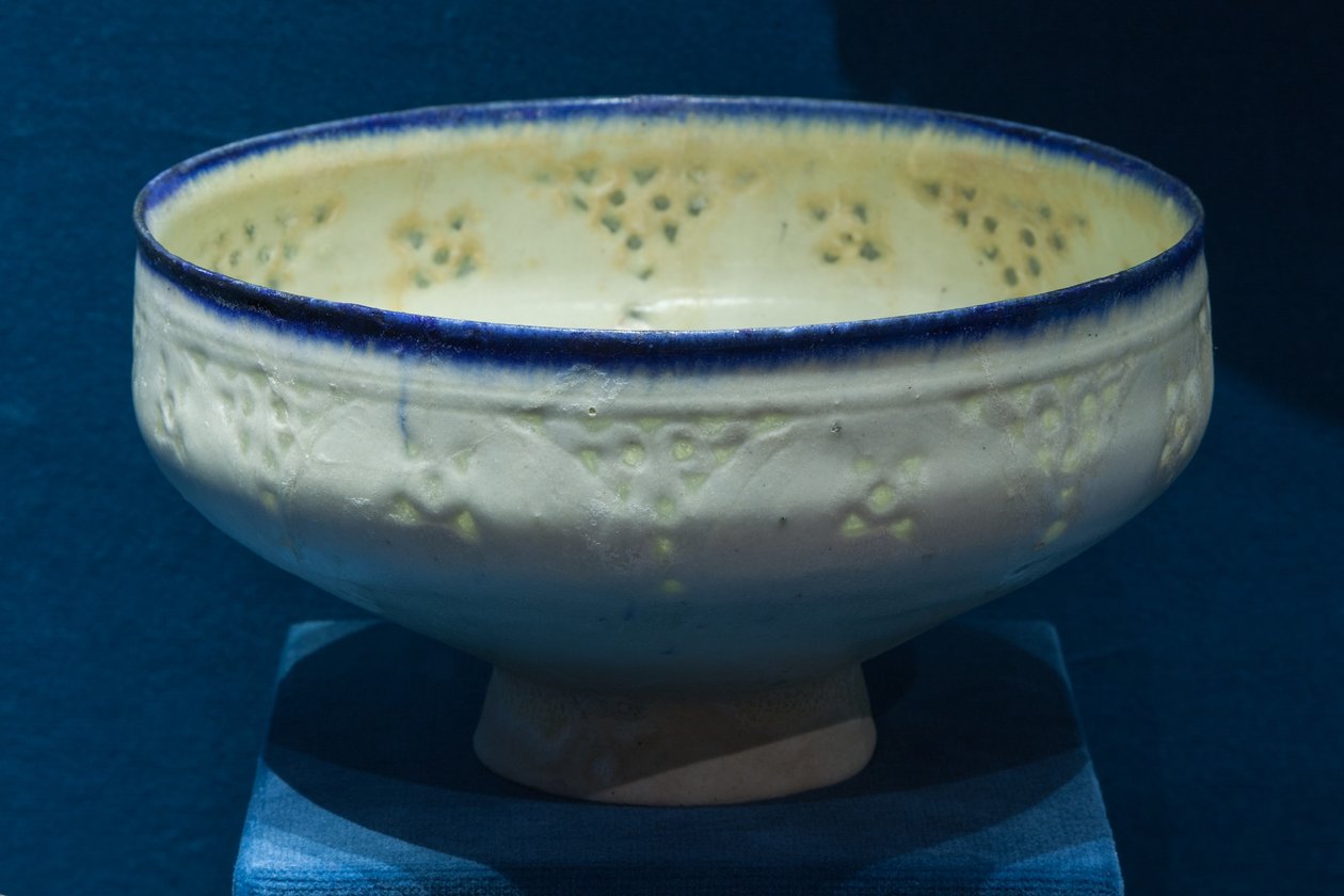 Footed Bowl, troligen Kashan, Seljuq Period av Unbekannt