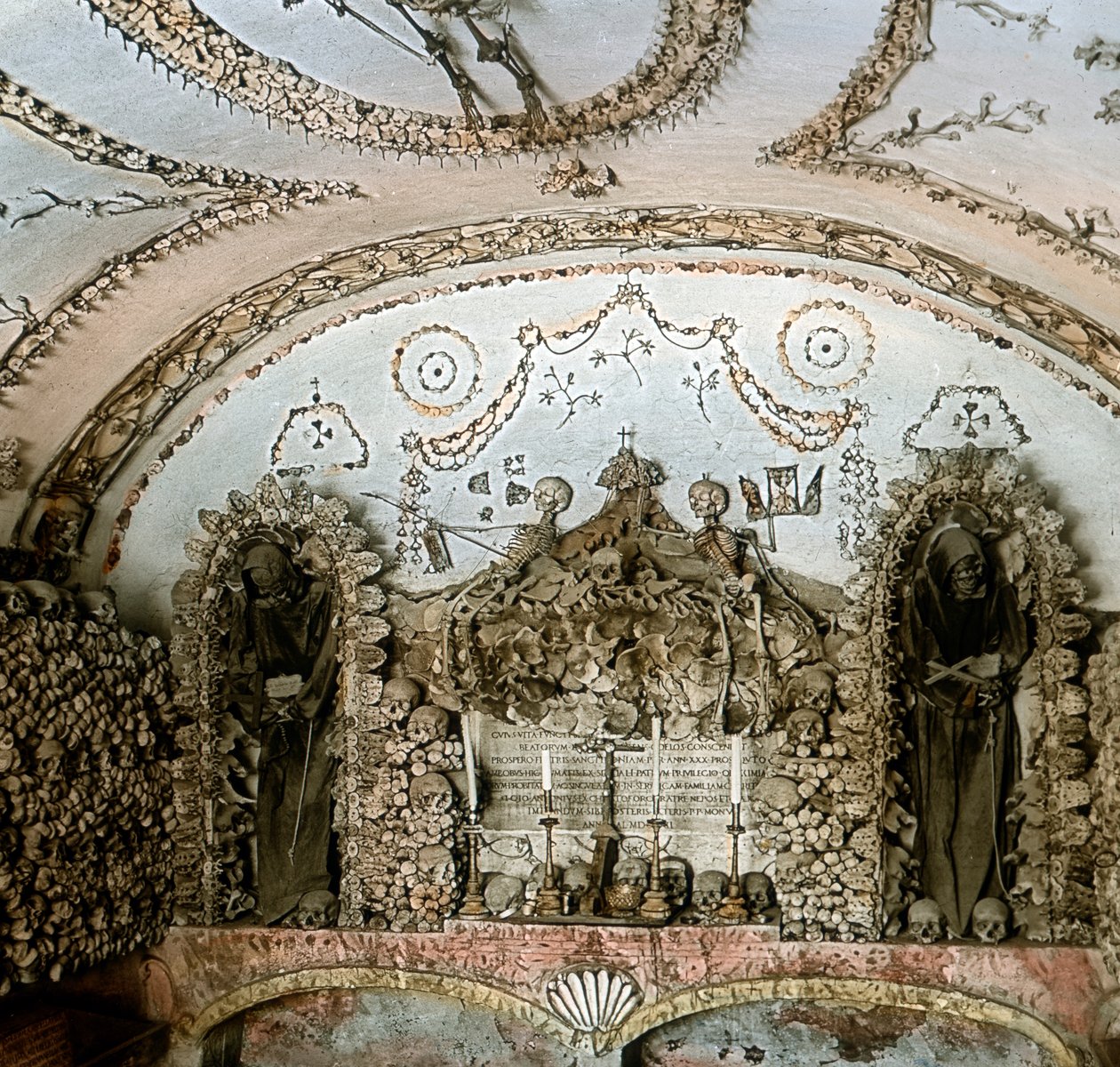 Kapucinerkyrkans ossuarium av Unbekannter Künstler
