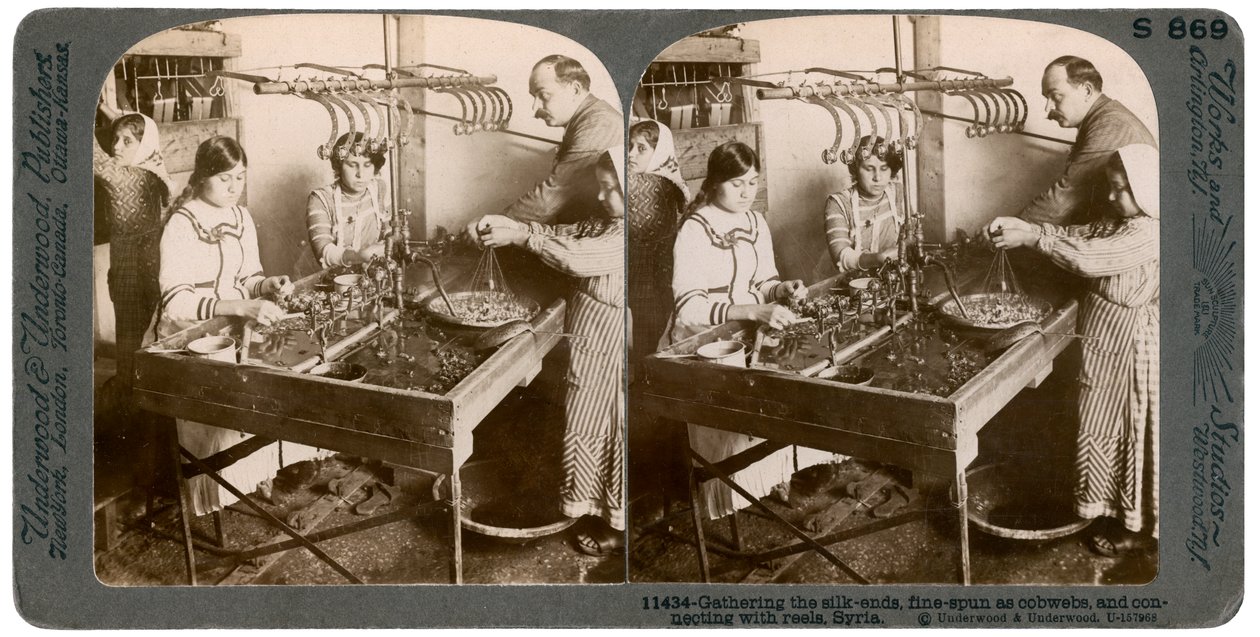 Tillverkar siden, Syrien, 1900-tal. av Underwood and Underwood