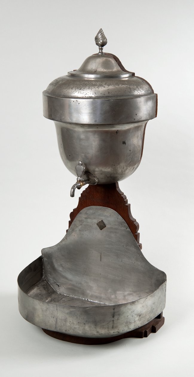 Väggcistern med handfat av Unidentified Maker