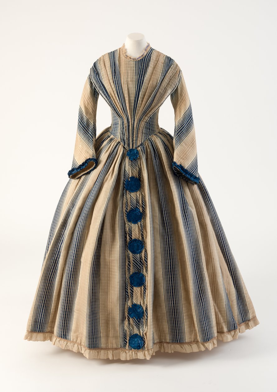 Ljusbrun och blårandig ullgazeklänning med blå pom-poms, 1840-tal (ull) av Unbekannt Unbekannt