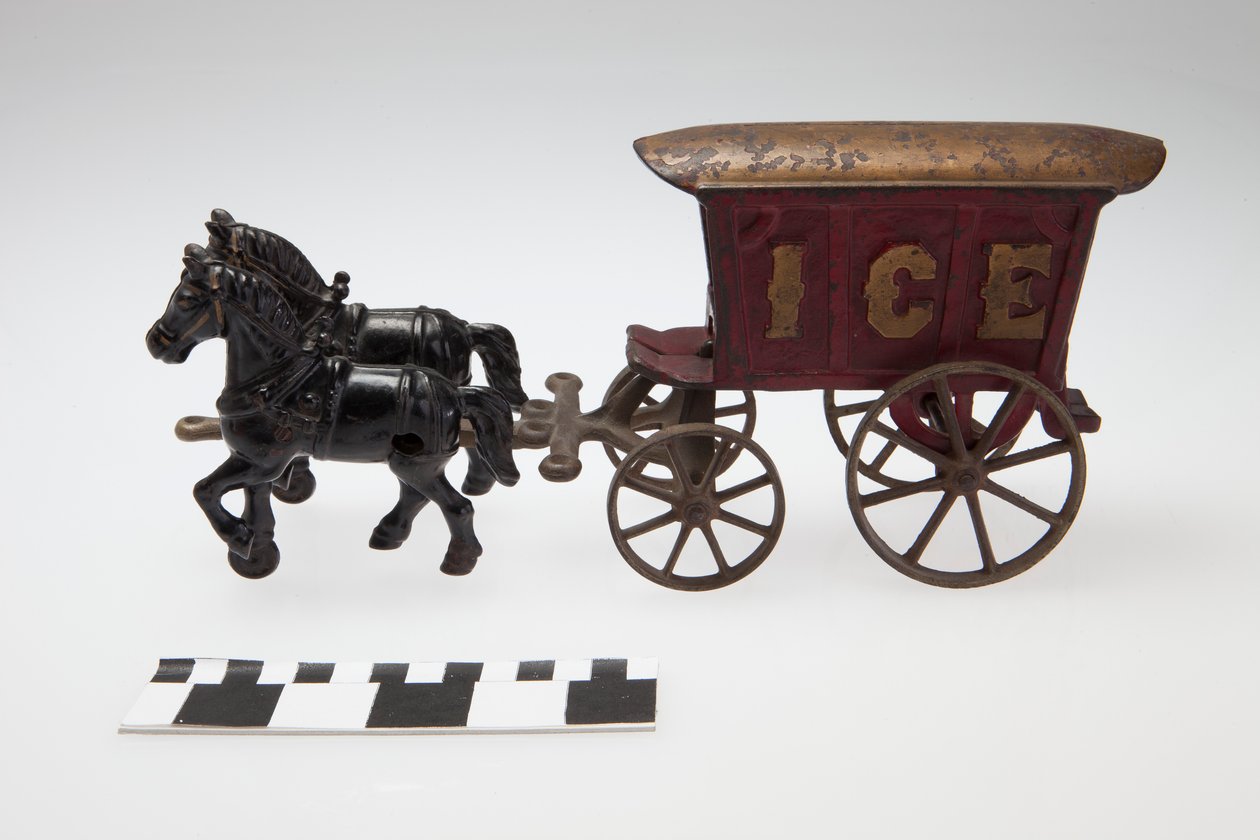Cast iron toy ice wagon pulled by two black horses av Unknown