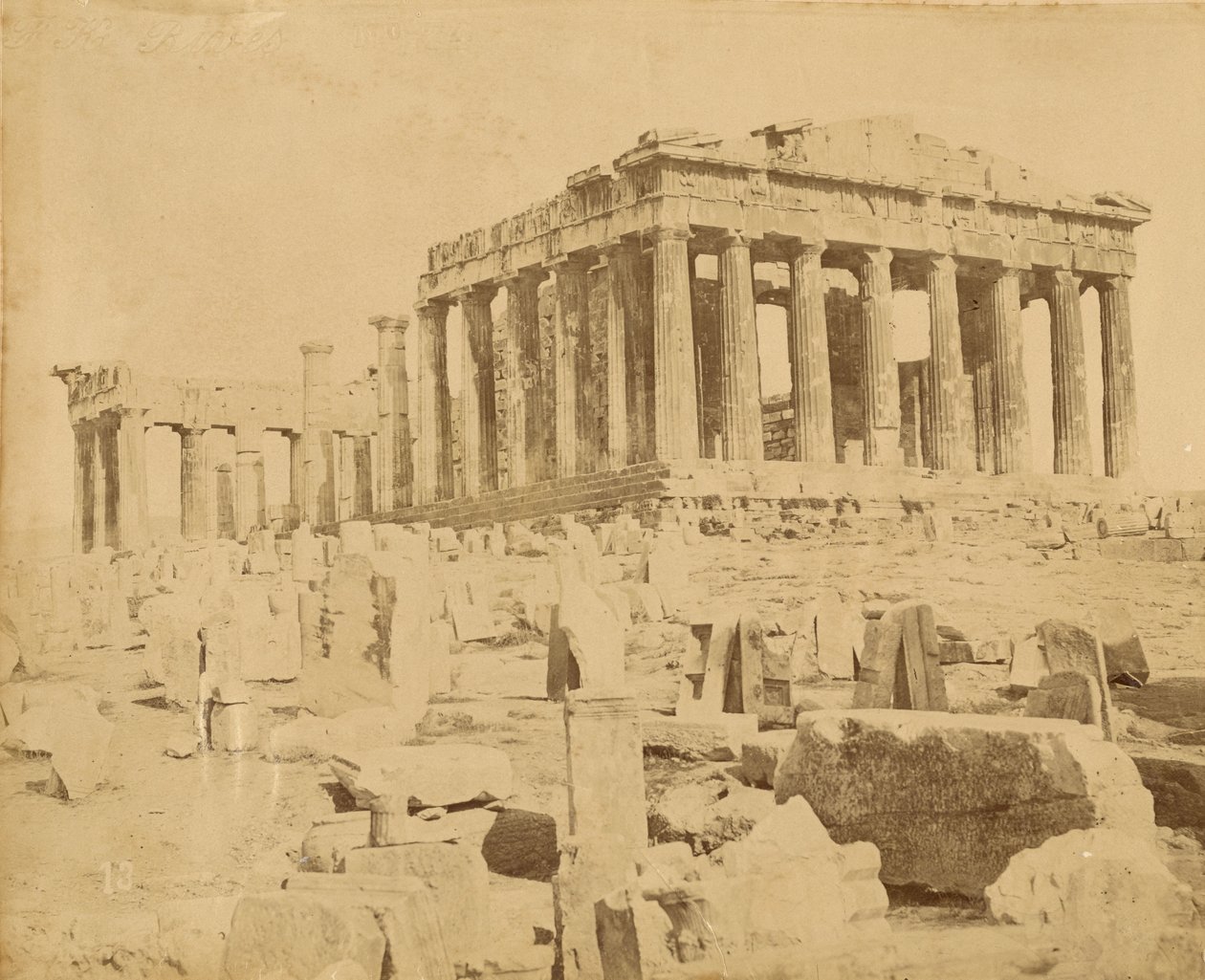 [Vinklad vy av Parthenon] av Unknown artist