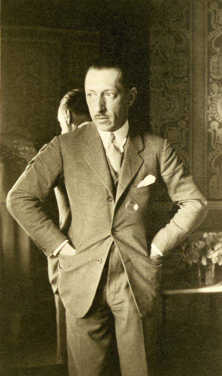 Igor Stravinsky (svartvitt foto) av Unknown photographer