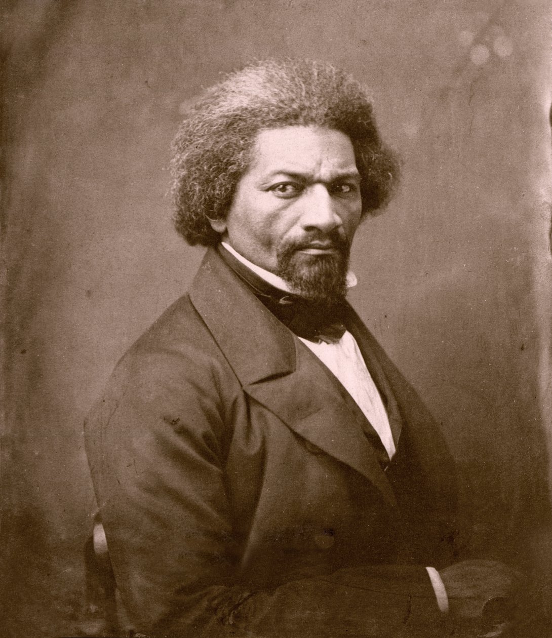 Porträtt av Frederick Douglass (albumintryck) av Unknown photographer