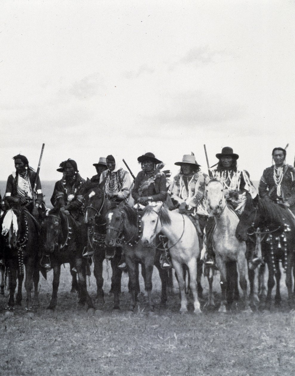 Prairie Indians, Kanada, sent 1800-tal. av Unknown photographer