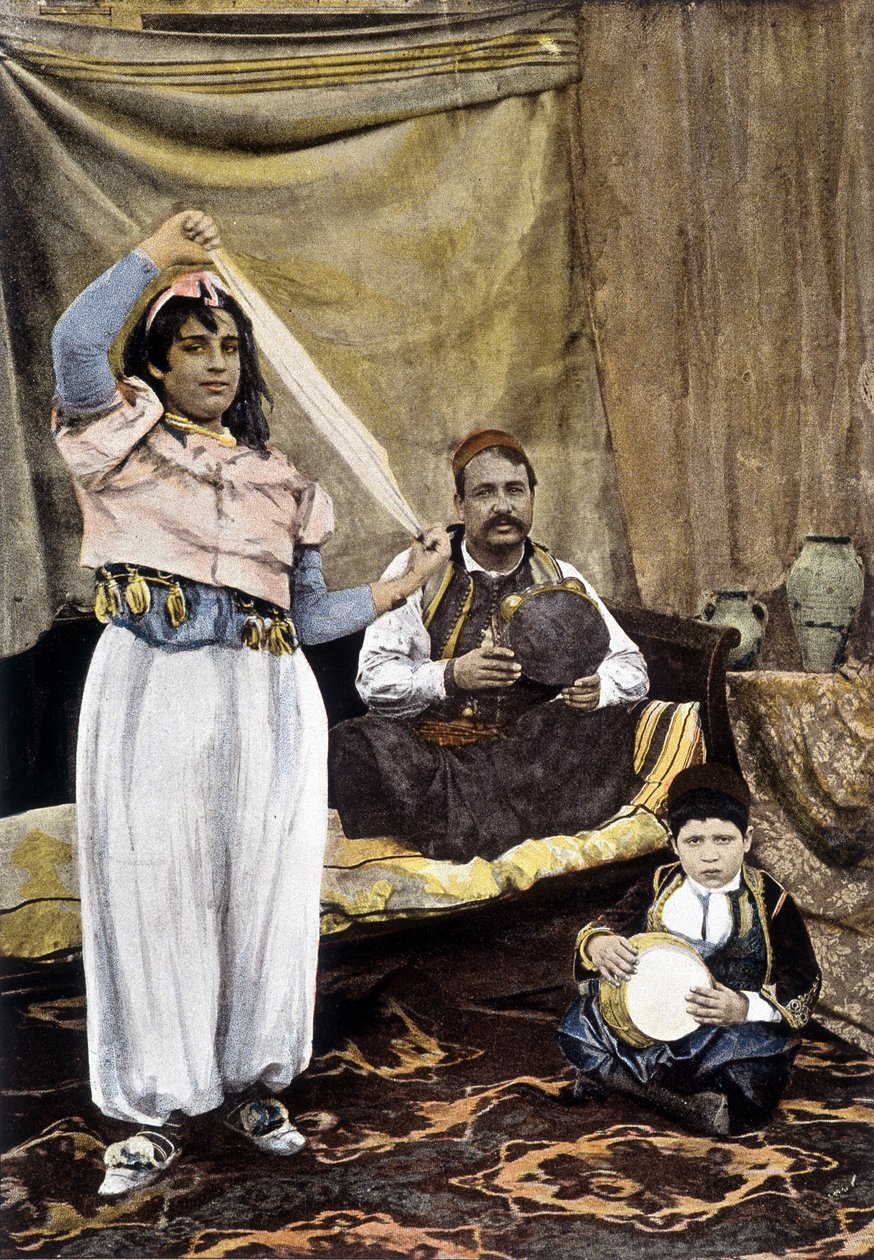 Tunisisk dansare. 1800-talsfotografi. av Unknown photographer