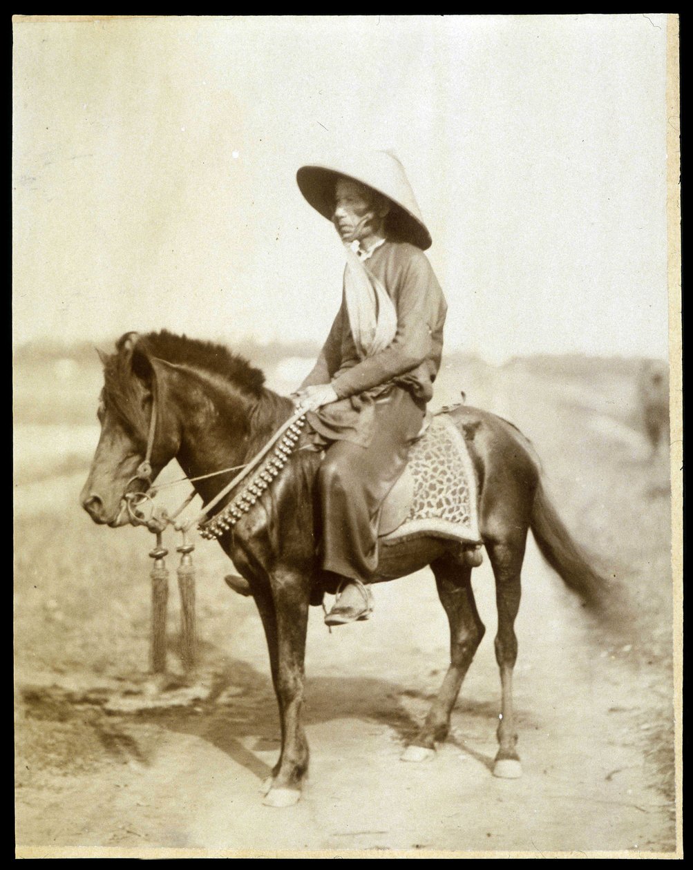 Vietnamesisk ryttare, sent 1800-tal. av Unknown photographer