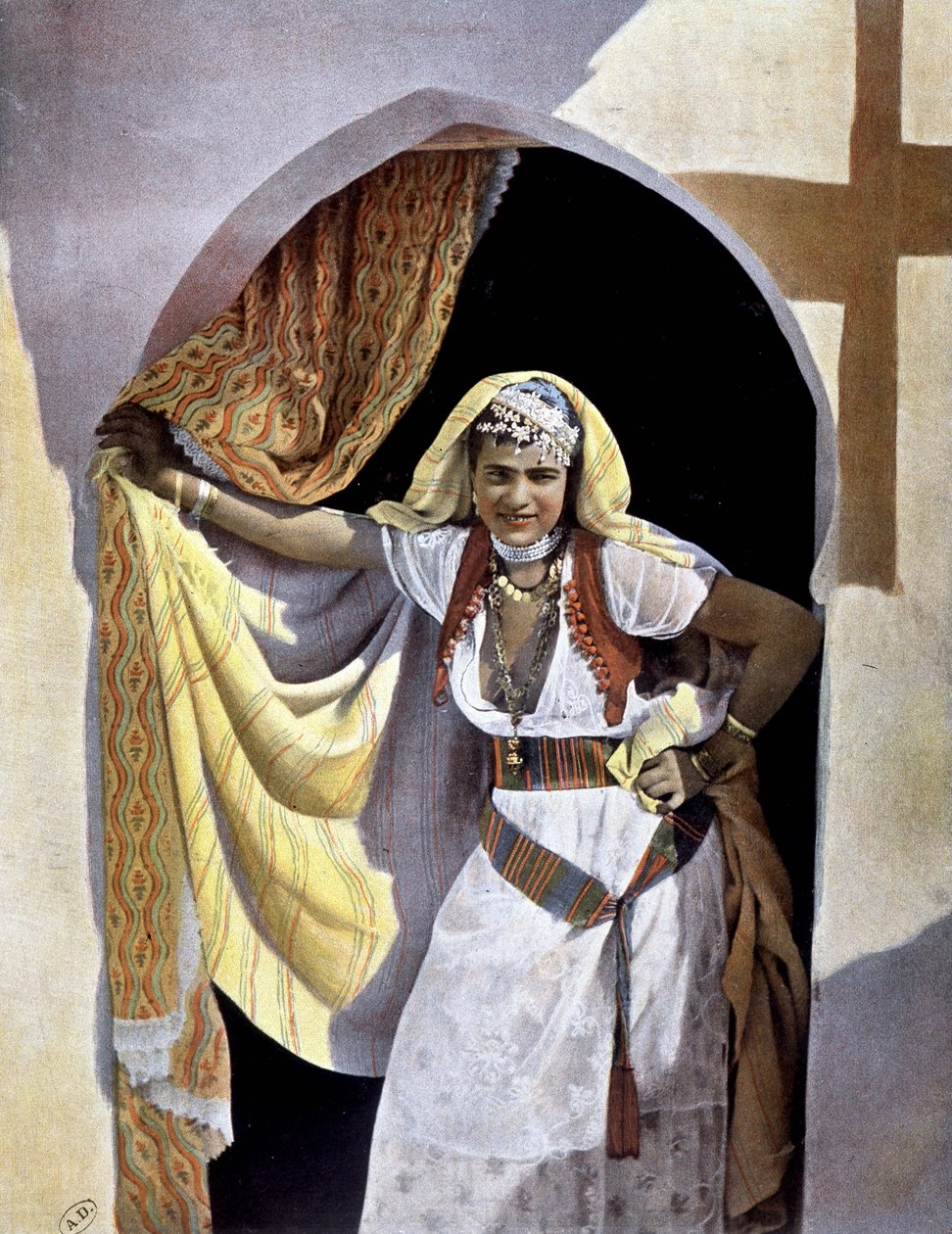 Ung tunisisk kvinna. Fotografi 1893. av Unknown photographer