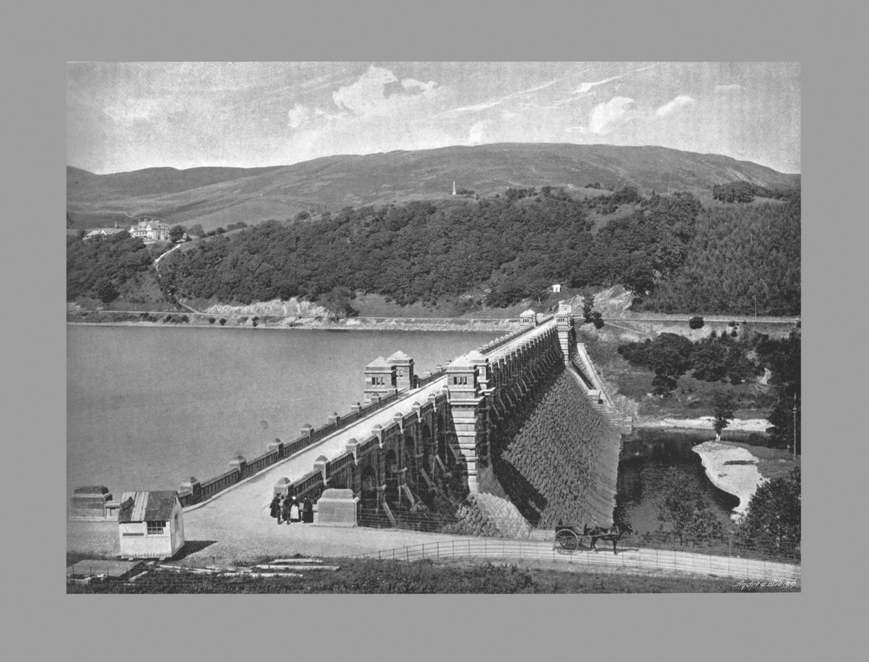 Dammen, Lake Vyrnwy, c1900 av Valentine and Sons Ltd