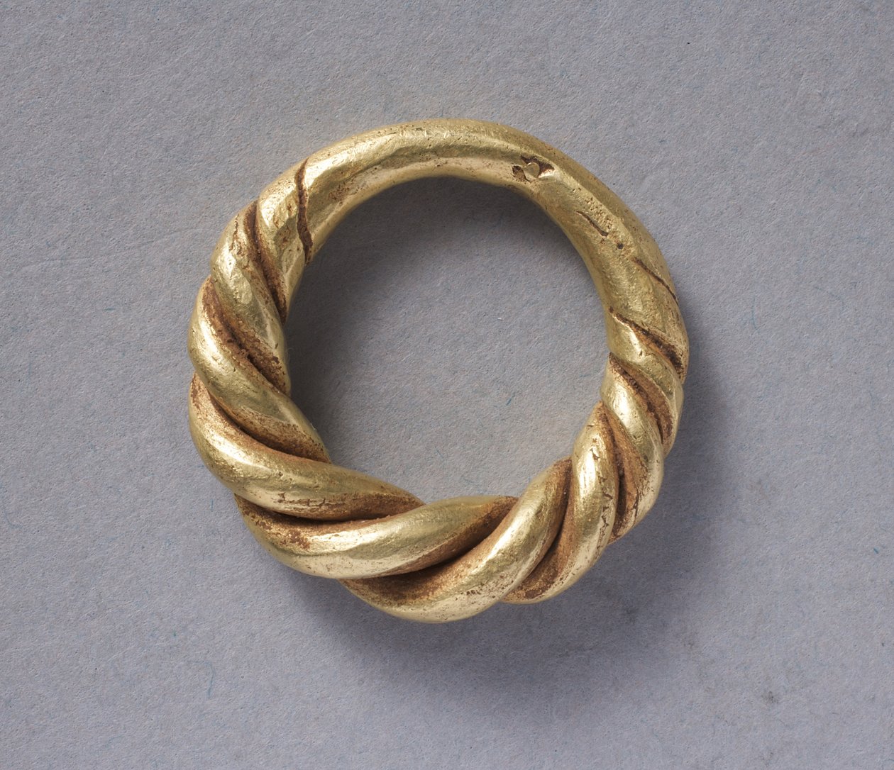 Ringformig ring (guld) (se även 325691) av Viking