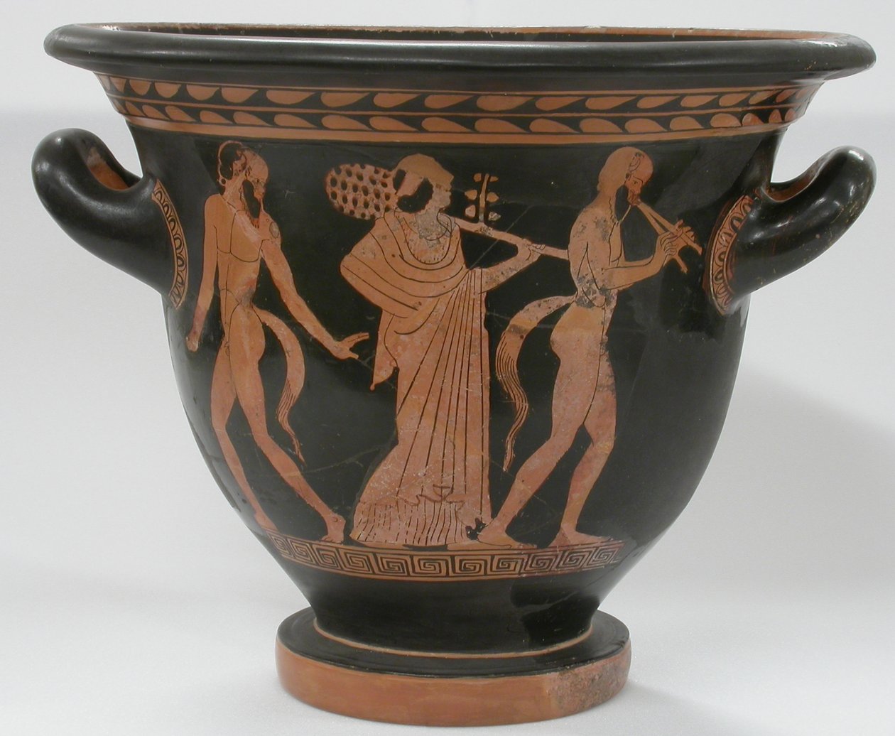 Rödfigur Bell Krater, föreställande olika scener relaterade till Dionysis, c.470-440 f.Kr. (keramik) av Villa Giulia Painter