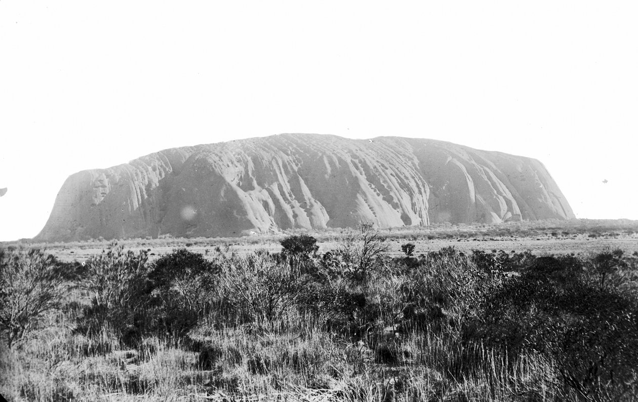 Uluru, Ayers Rock, central Australia, 1894 av Walter Baldwin Spencer