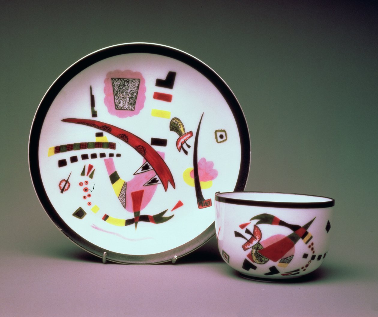 Kopp med fat, 1923 (porslin) av Wassily Kandinsky