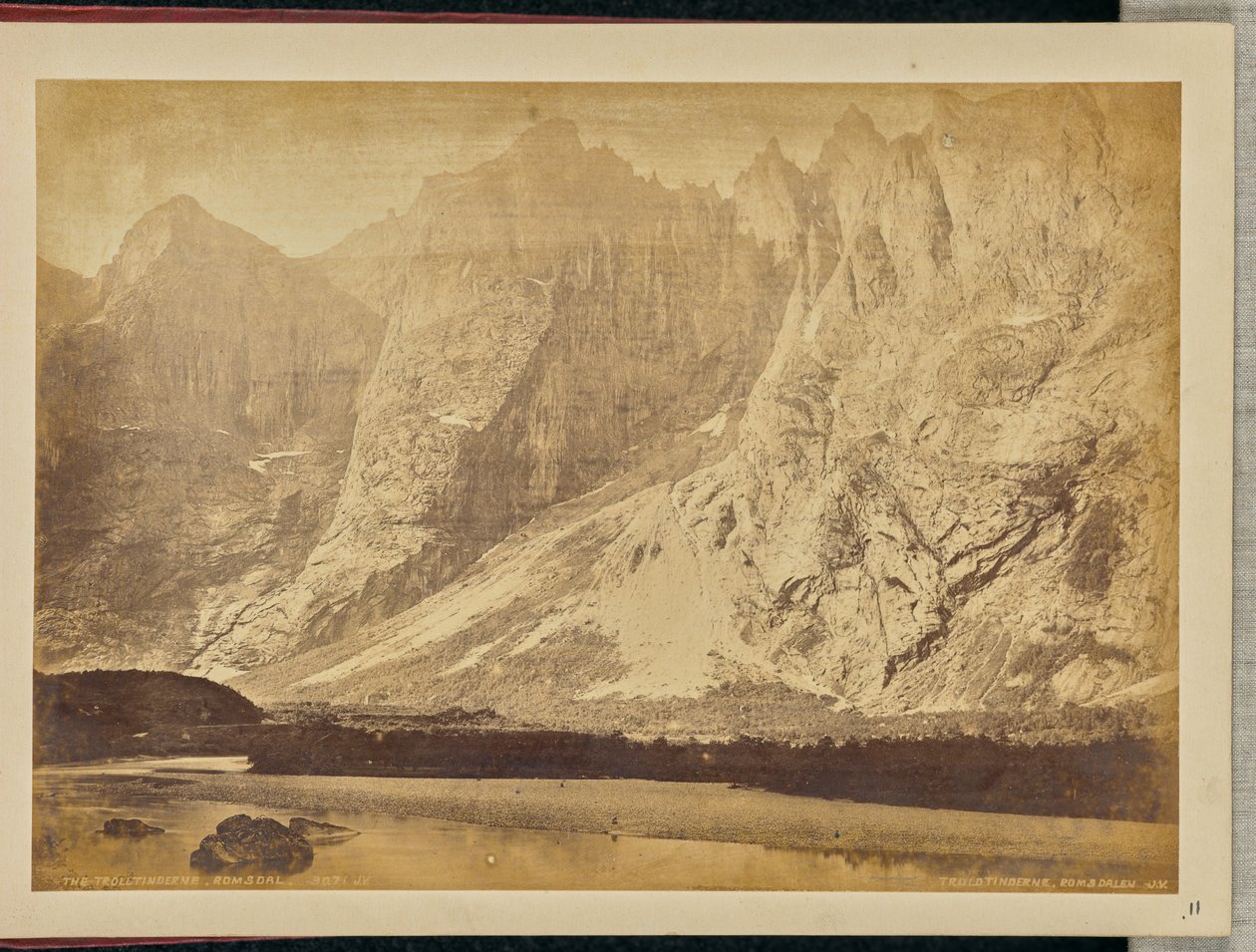 Trolltinderne, Romsdal av Wiliam Dobson Valentine