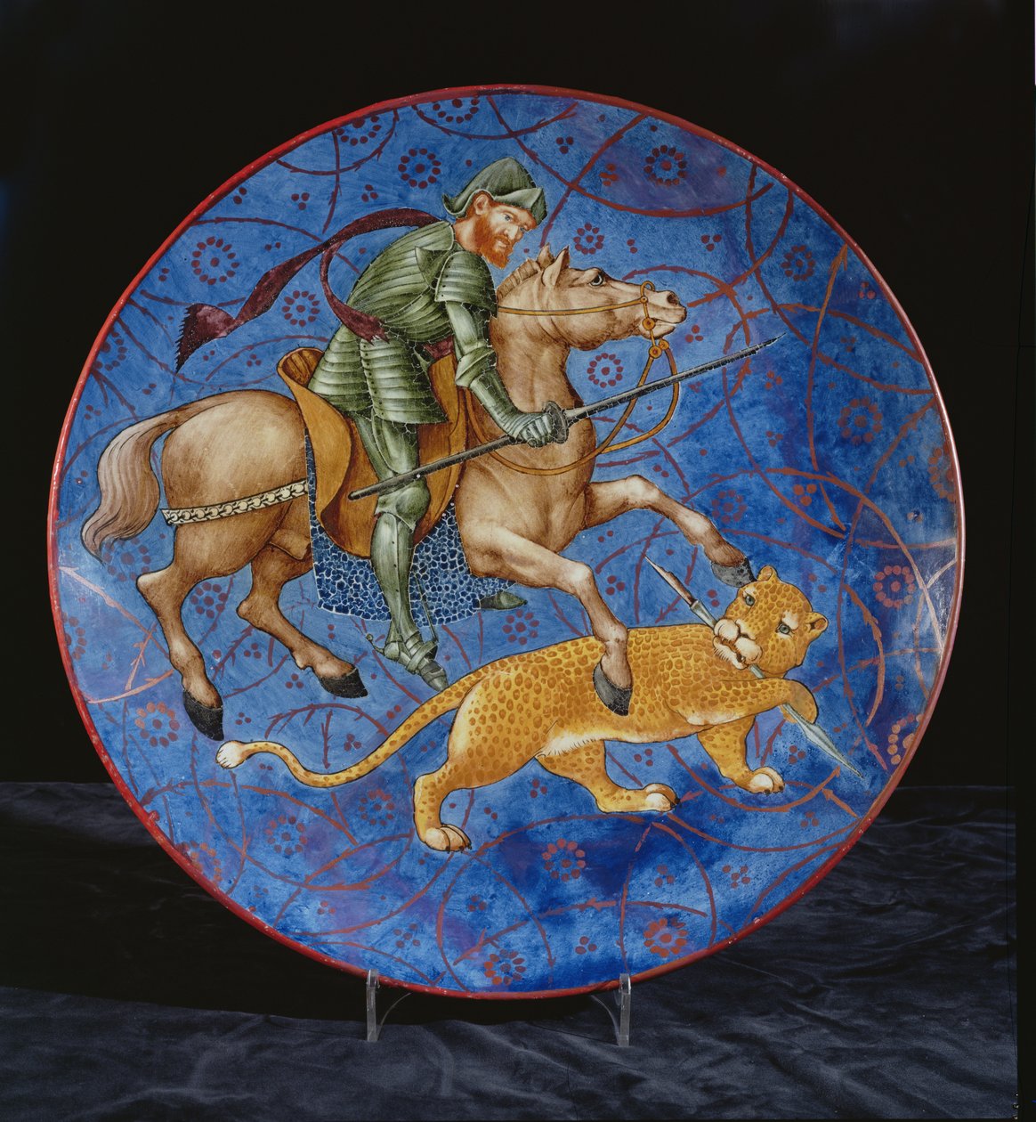 Laddare med en riddare som försöker spjuta en leopard (keramik) av William de Morgan