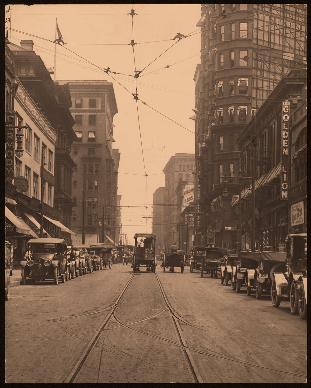 Eighth and Pine Streets av William G. Swekosky