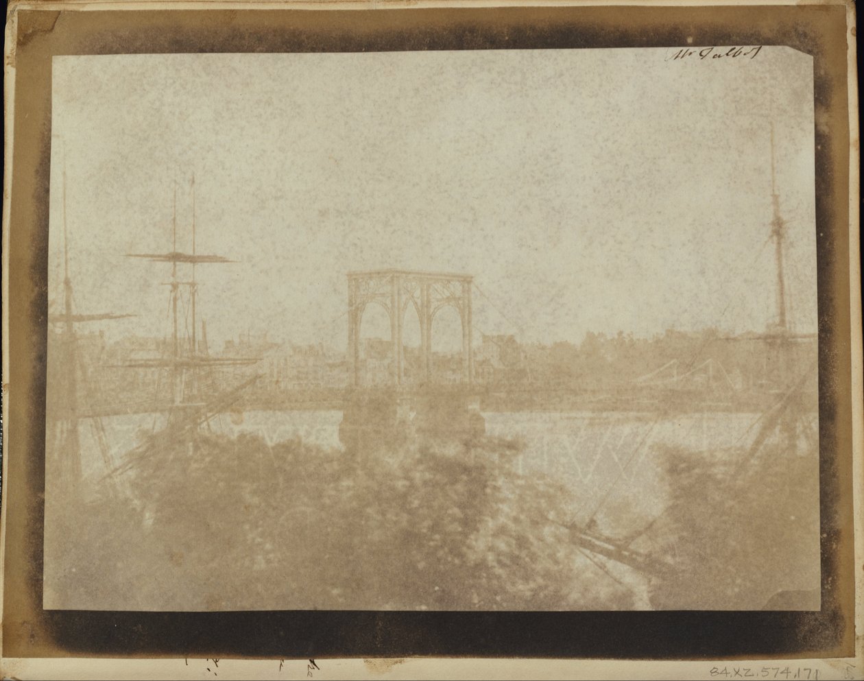 Suspension Bridge, Rouen. av William Henry Fox Talbot