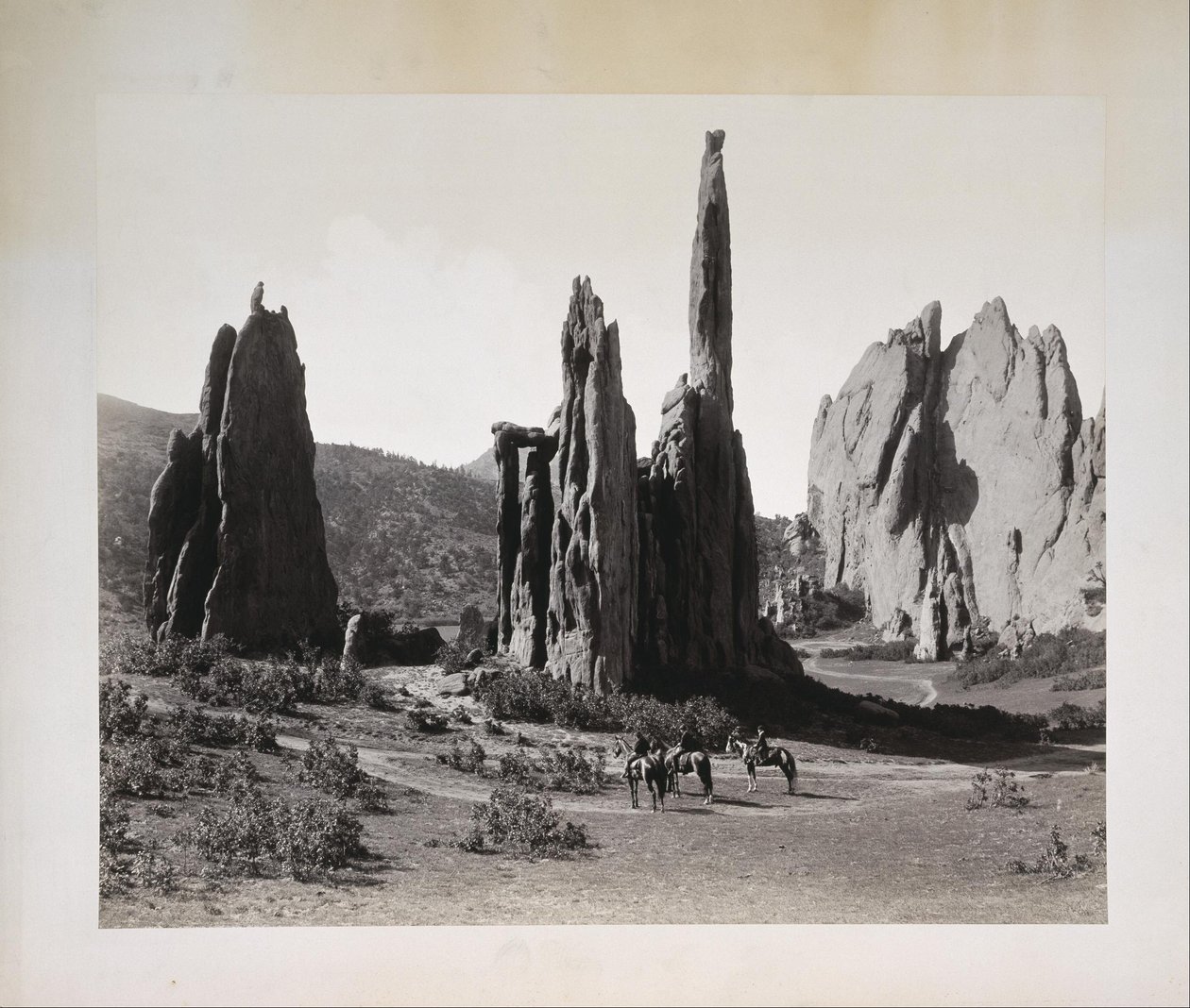 Cathedral Spires, gudarnas trädgård, Colorado av William Henry Jackson