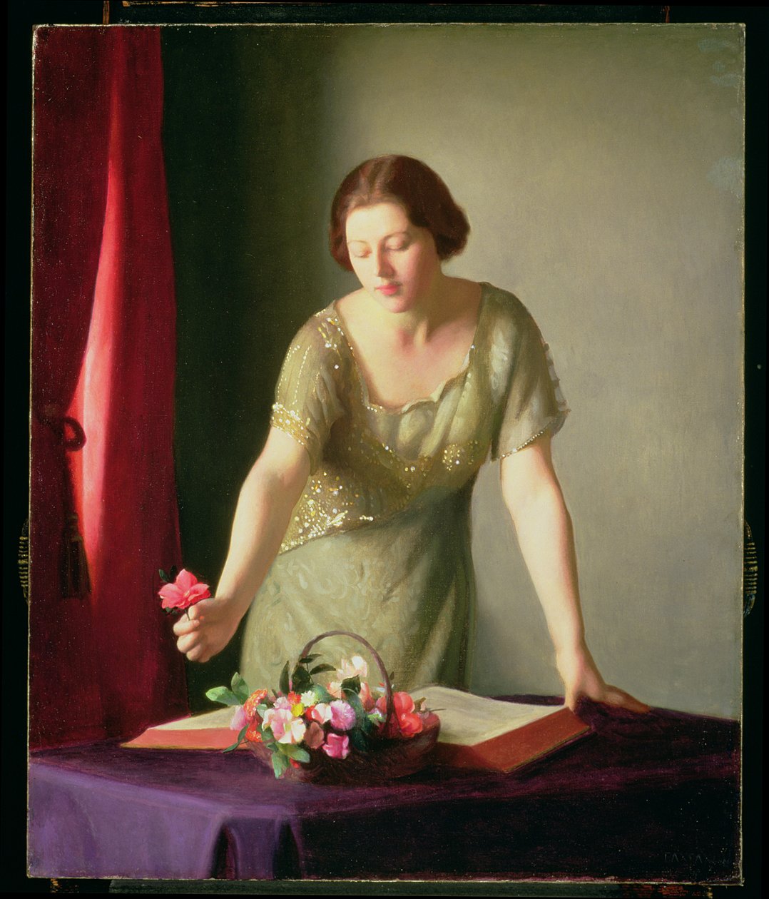 Flicka som arrangerar blommor, 1922 av William McGregor Paxton