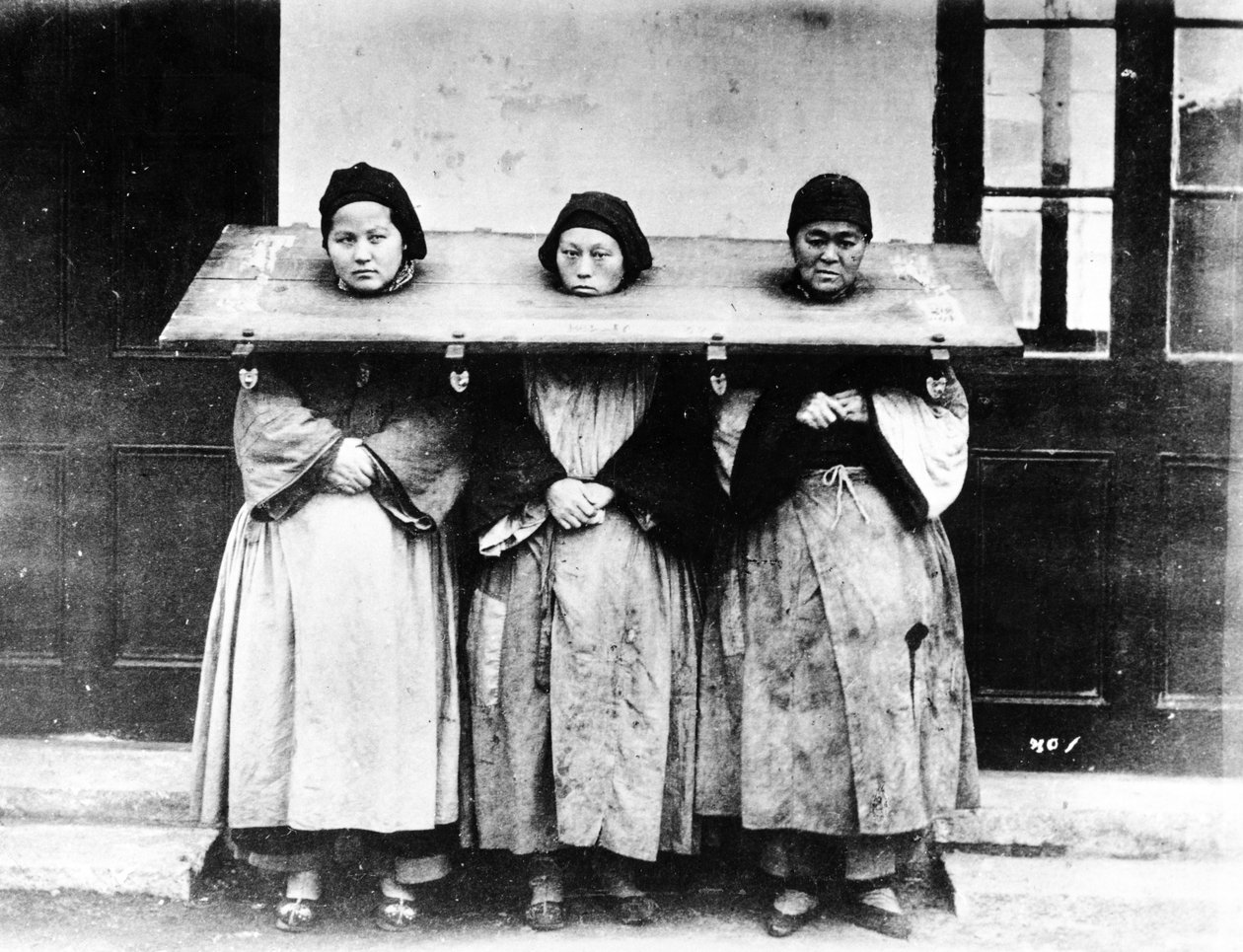 Straff för lätta brott, Kina, c.1880 av William Saunders