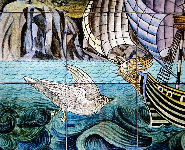 Kakel som föreställer en galjon av William de Morgan