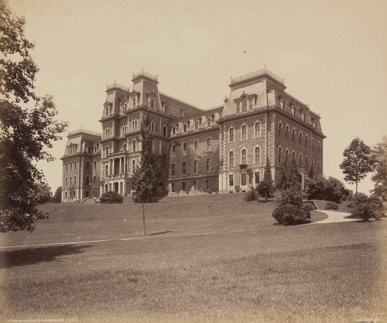 Easton, Pardee Hall, Lafayette College av William H. Rau