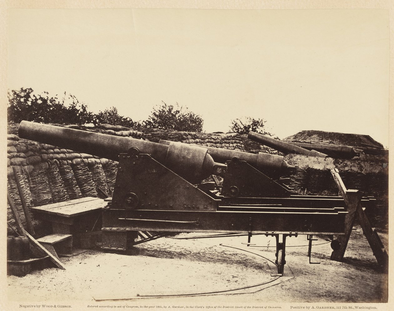 Batteri nr. 1, nära Yorktown? Nej. 1 maj 1862 (albumintryck monterat på vävt papper) av Wood and Gibson Wood and Gibson