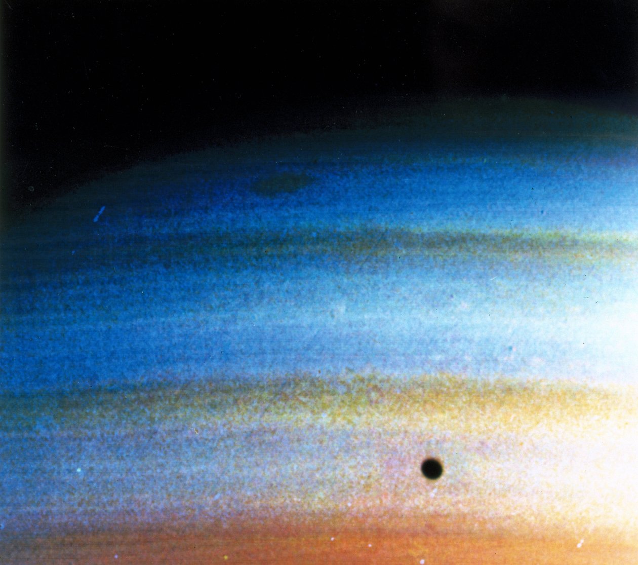 Molnmönster på Saturnus, fotograferat av Voyager 1 av Frederick (attr. to) Barnard