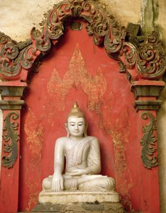 Sittande Buddha i meditation (alabaster)
