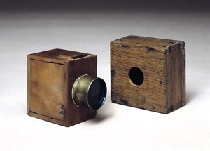 Två råttfällakameror, ca 1835 (trä)