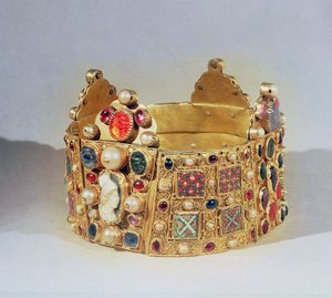 Kronan av Hildesheim (guld och ädelstenar)