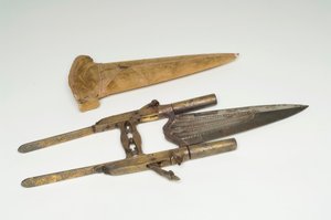 Svärd, ca 1800-35 (guld, trä och metall)