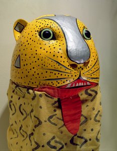 Mask of Jaguar (målat trä och tyg)