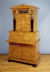 Secretaire bokhylla, (karelsk björk)