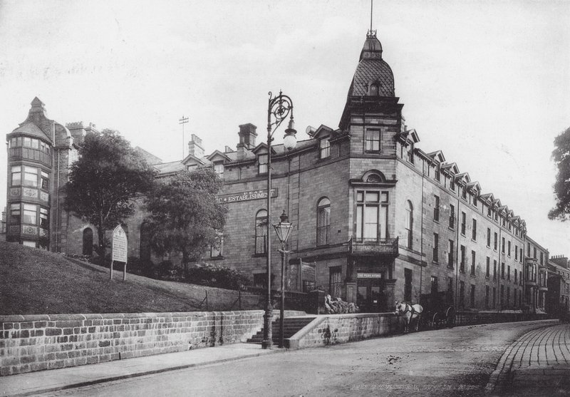 Buxton: Peak Hydropathic (svartvitt foto) av (after) English photographer