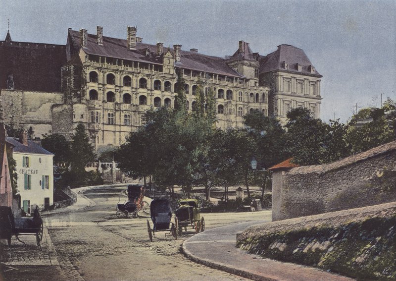 Chateau de Blois, Fasad (färgad bild) av (after) French Photographer