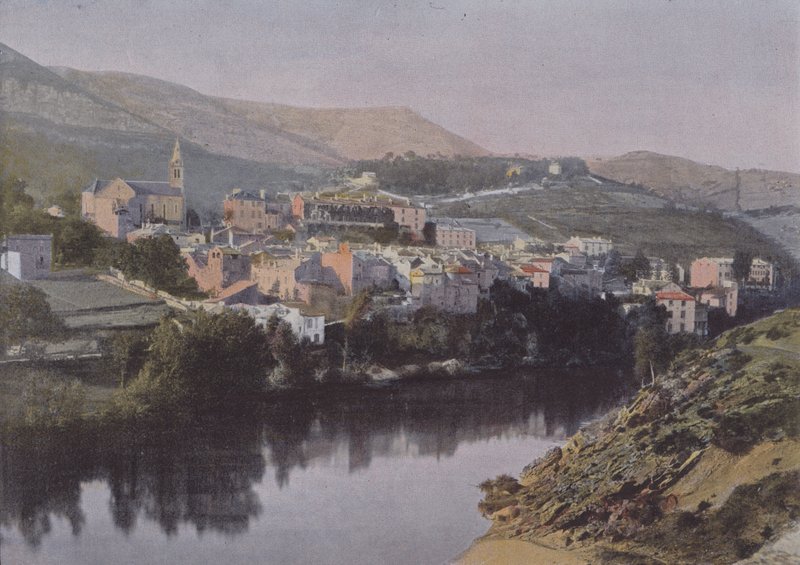 Creyssels on the Tarn (färgad bild) av (after) French Photographer