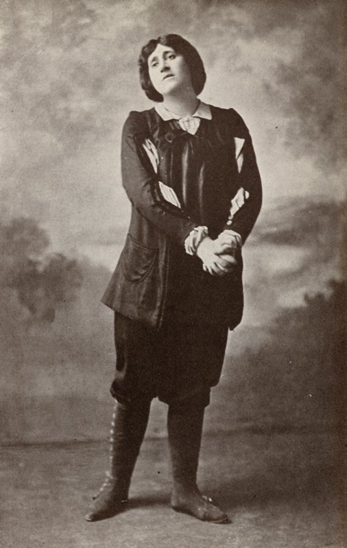 Melanie Kurt, som "Fidelio" (svartvitt foto) av American Photographer