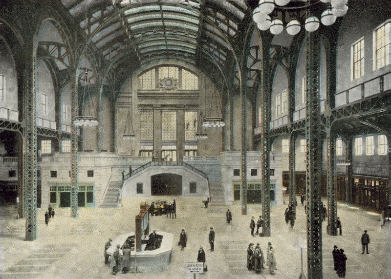 Train Concourse, Chicago Union Station (färgad bild) av American Photographer
