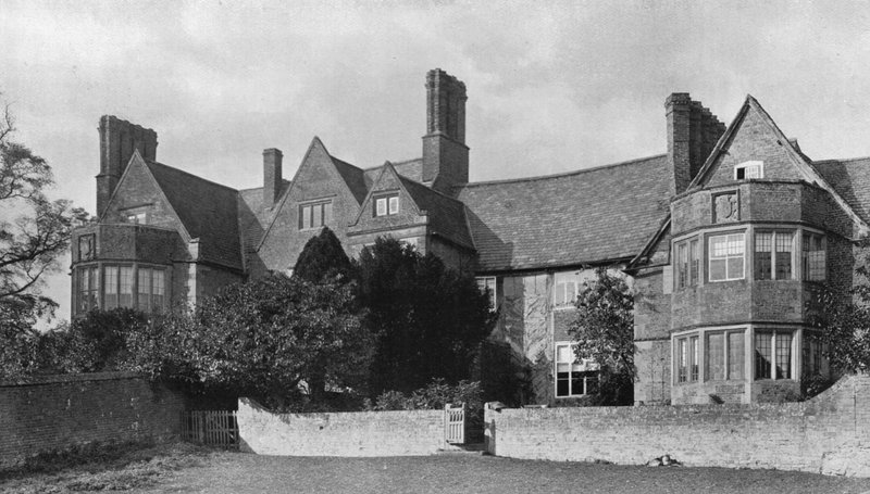 East Front av Charles Latham
