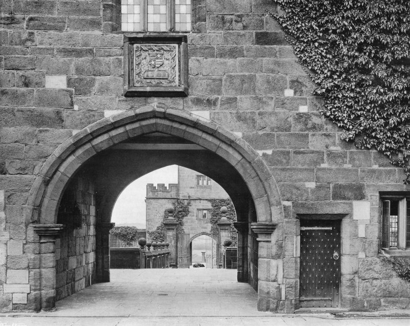 Från Quadrangle eller Inner Court av Charles Latham
